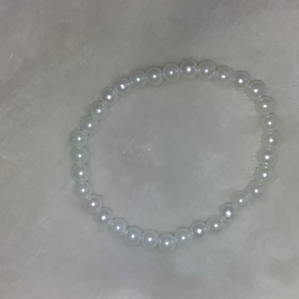 🌻NWOT Pearl stretchy bracelet